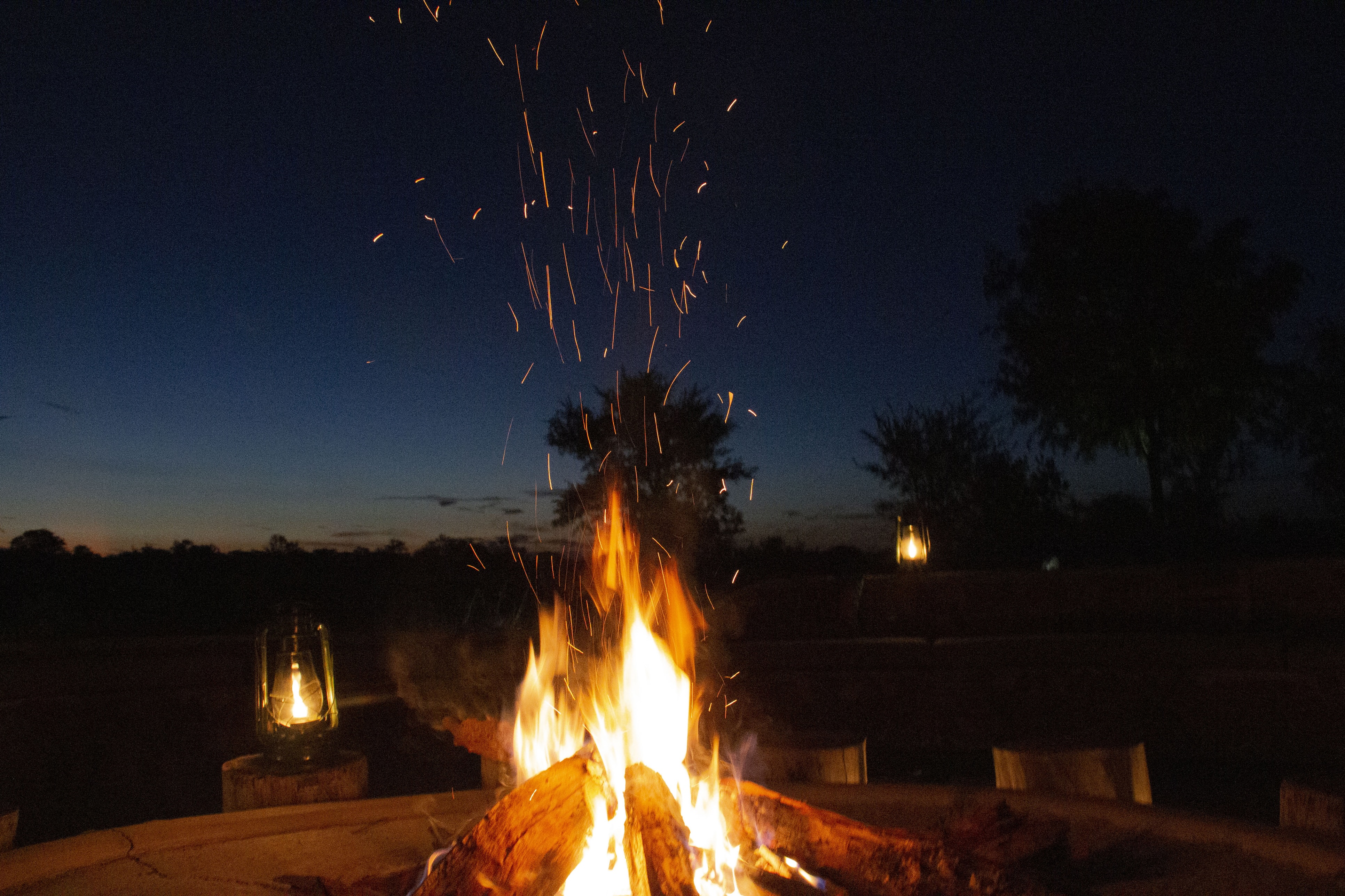 ubuyu-facilities-fire pit.jpeg